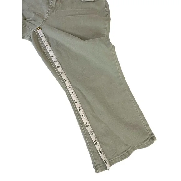 Judy Blue Garment Dyed Wide Leg Cropped Jeans Olive Green Size 0/24 - Picture 3 of 11